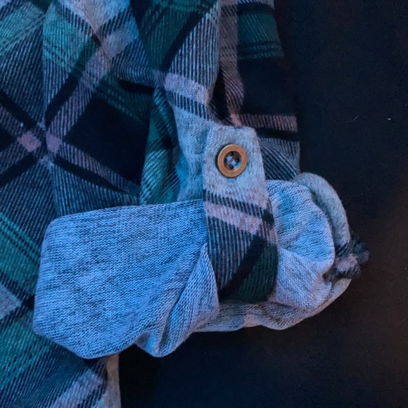 woman's flannel top - Picture 2 of 3